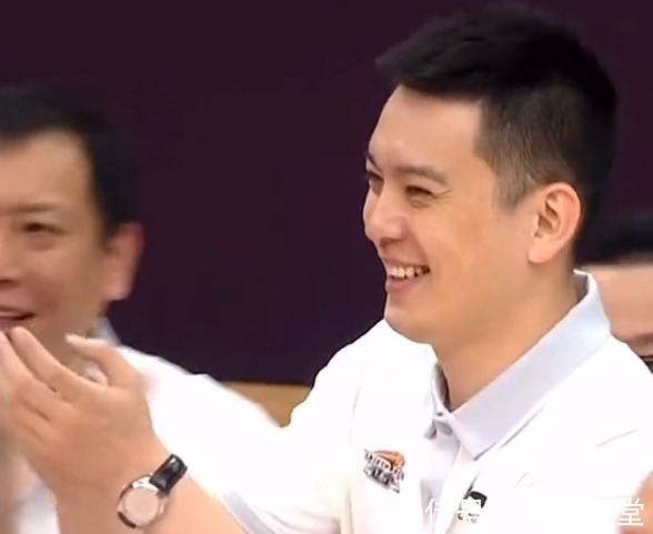 攻守|直接被骂醒!朱荣振统治攻守,完成强攻后,谁注意杨鸣?起立鼓掌