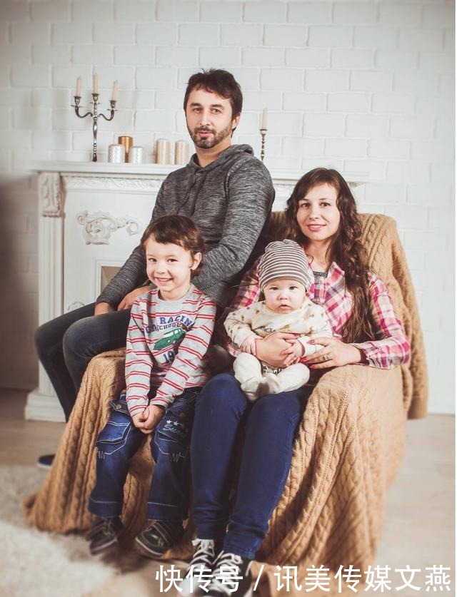 8岁男孩3次点燃商场衣服,称“感觉很好玩”,你会怎么处置?