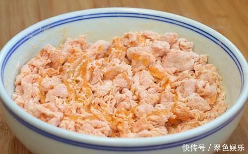 1根红薯加2个鸡蛋,简单一做,外酥里软,孩子三天两头点名要吃