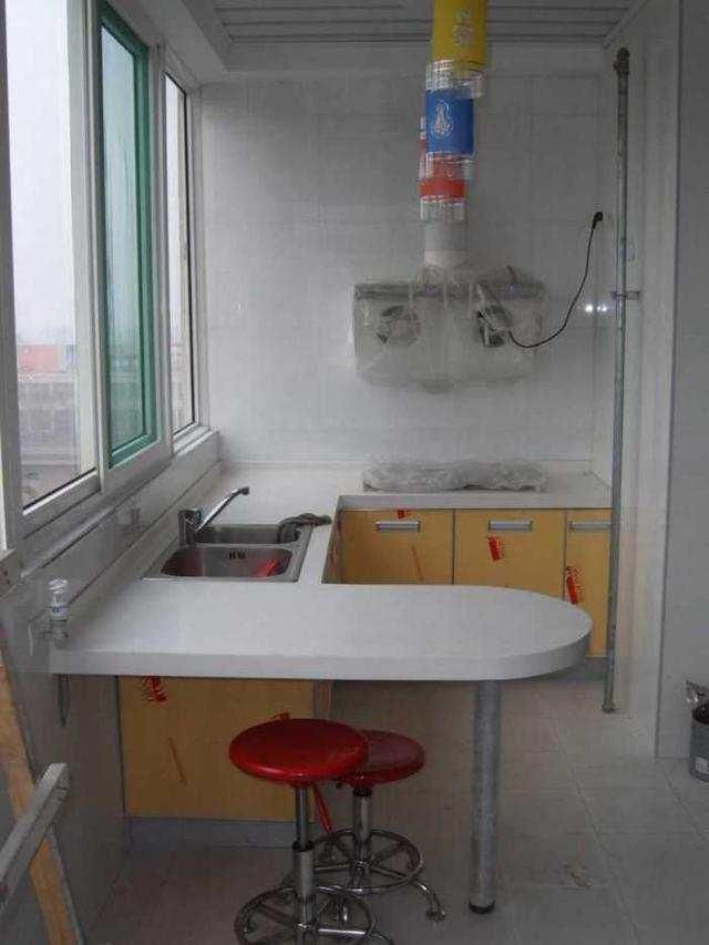 50平|老婆嫌50平太小,竟把阳台改成厨房,没想到邻居却上门找茬