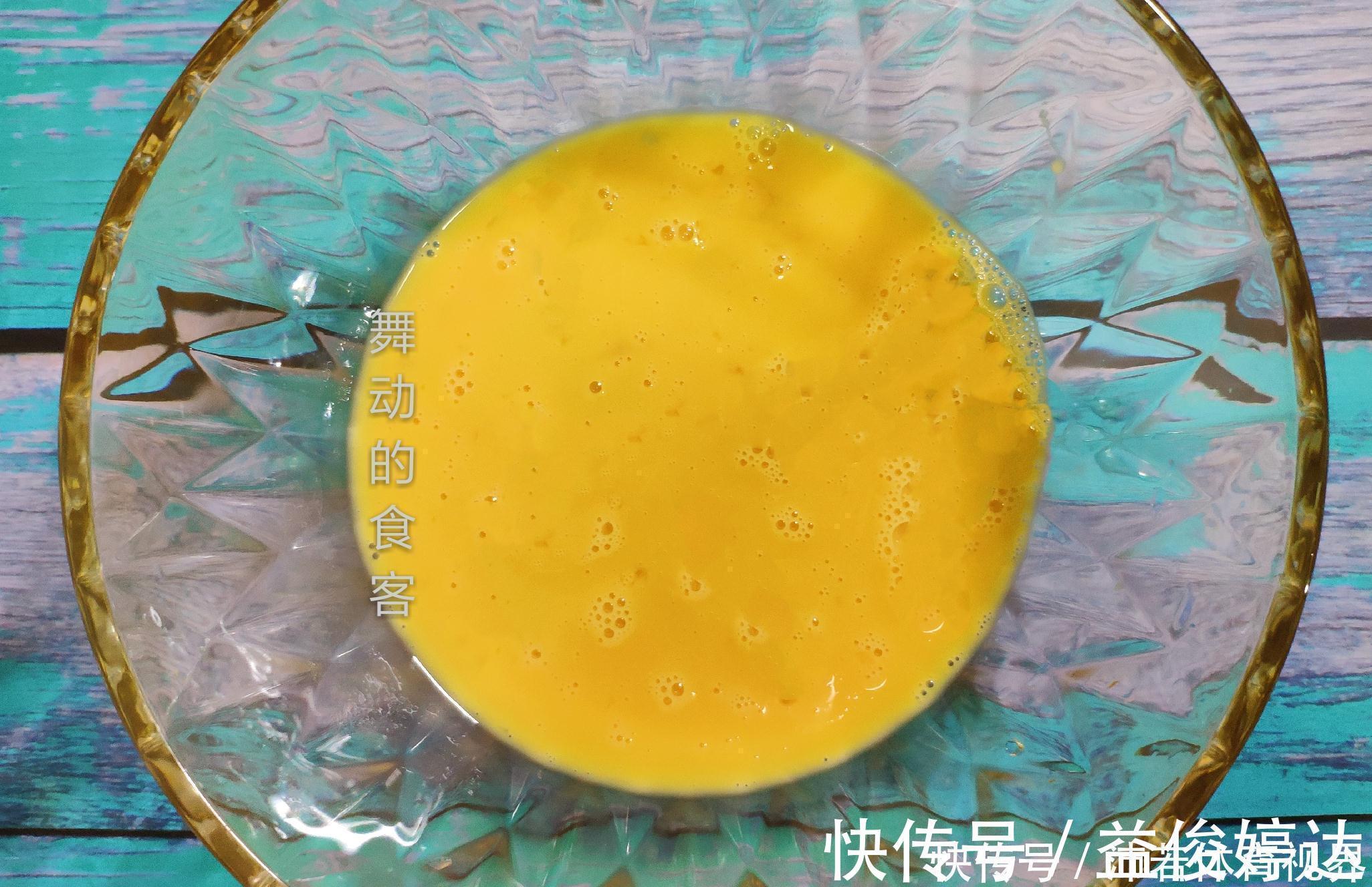 土鸡蛋|一家3口，4个鸡蛋，一棵白菜，媳妇儿子上桌就抢，还直呼饭煮少了