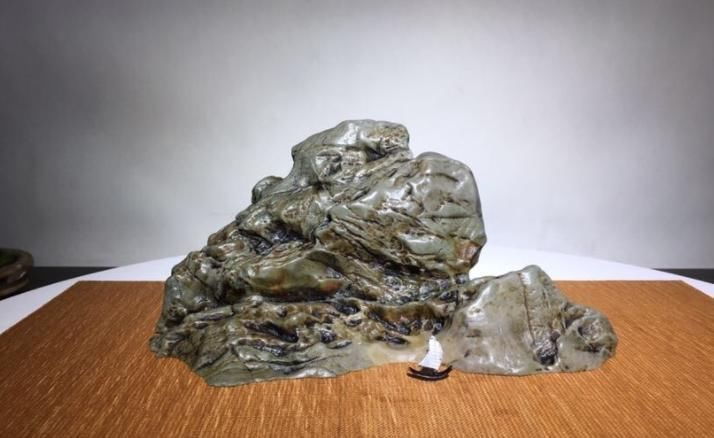 应有尽有|赏玩奇石在中国有深厚文化,各种奇石应有尽有,有钱人更喜欢收藏