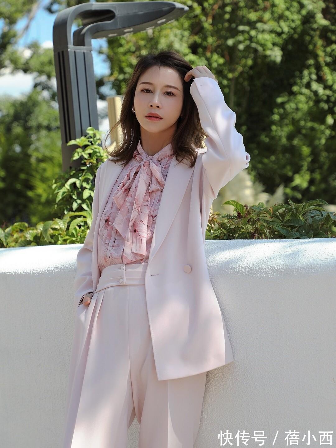 搭配|“三四十岁的女人”想提升品味,别错过西装穿搭,简约大气又轻奢