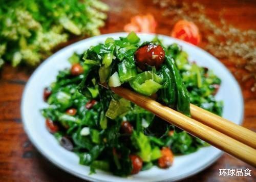 油炸花生米|花生米和它是绝配,简单拌一拌,美味下饭,营养极高,不懂太可惜