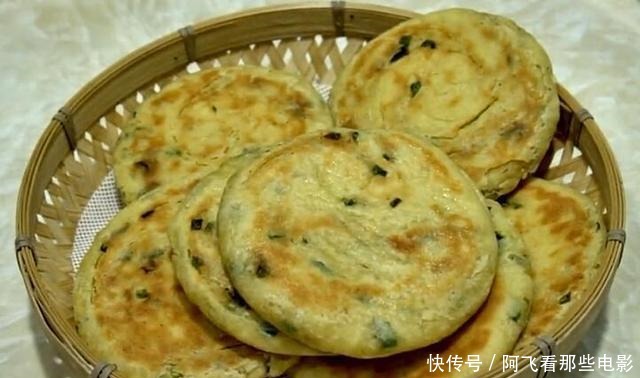 烙饼时，别傻傻只加面粉，多加一种食材，小饼香酥好吃，越嚼越香
