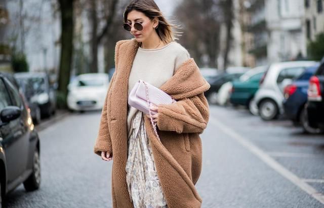  女性|冬天别穿“羽绒服”了，比拥抱还暖的“男友大衣”，才是冬日必备