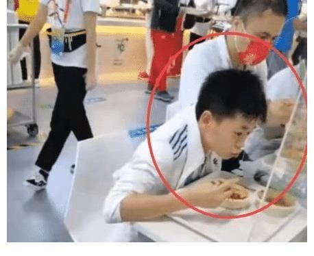 红姐|全红婵饮食管控有多严？蛋糕惨遭营养师分割，红姐：我再舀一点！