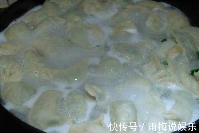 起阳草|韭菜鸡蛋馅饺子,关键在馅,有了这两样法宝,饺子不出水味更鲜