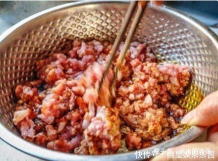 手工|饺子馅香不香,关键在于放生油还是熟油很多人放错,难怪不入味