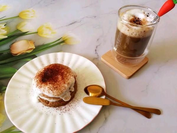 #精致一人食#一人早餐，低脂健康的吐司酸奶提拉米苏