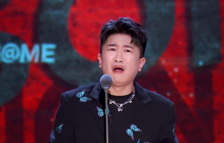 《吐槽大会》有提词器是公开的秘密，为何单挑易立竞开刀？