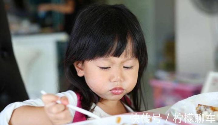 剩饭剩菜|家长注意,这三种饭不要再给孩子吃了,会偷走他的身高,别大意