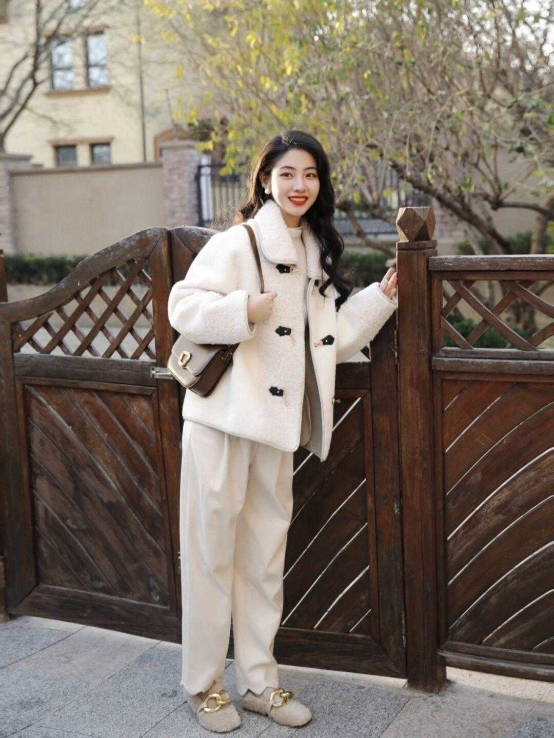 下半身 与其还在搭大衣,不如看看冬款短外套,清爽温柔