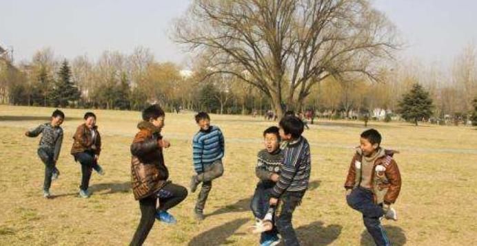 父母|5岁男孩被同学欺负,妈妈高情商做法堪称一绝,老师:干得漂亮