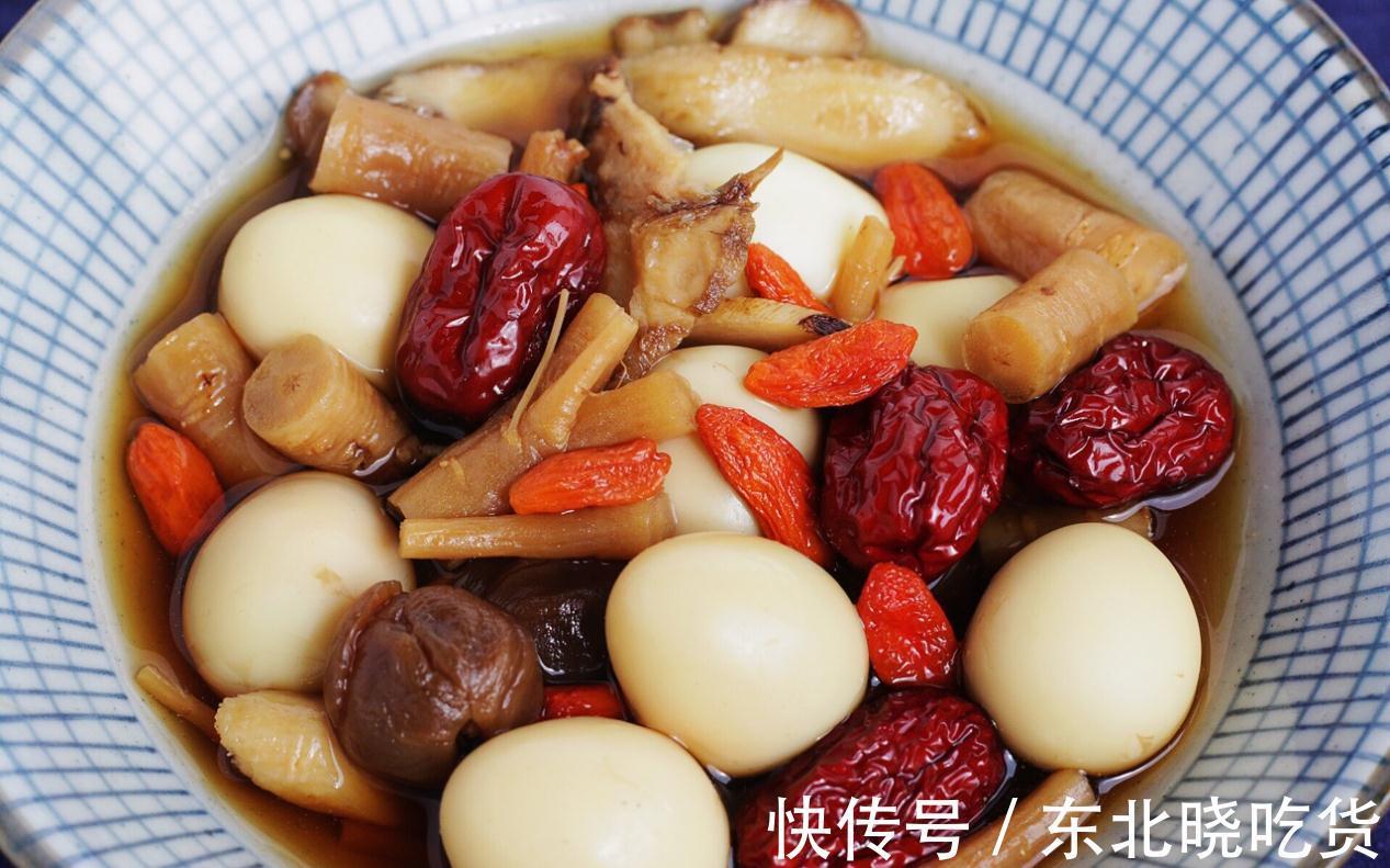 气血|天冷手脚冰凉,不妨煮点当归黄芪养生甜汤,补气血面色红润