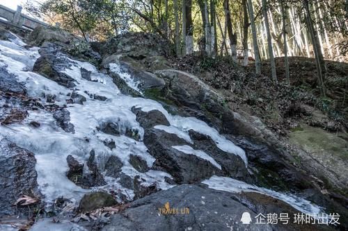 莫干之美在剑池，剑池之美在飞瀑