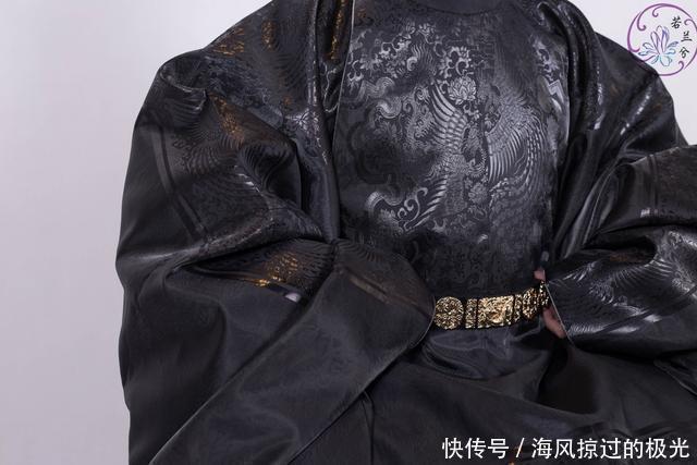 飞鱼服|最近流行一种汉服,近看很帅,远看却像垃圾袋,网友邪剑仙
