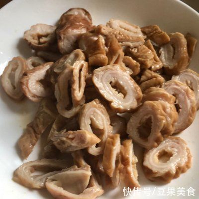 5分钟就能做好的干锅肥肠,简单又好吃