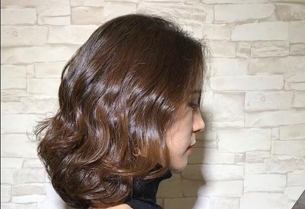 木马 齐肩发不长不短很难受,新春发型木马烫搭配棕色才好看,减龄可爱