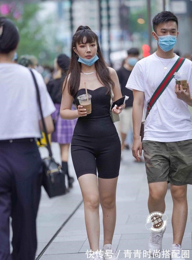 装扮 独具个性的瑜伽裤装扮平添美丽气质,透出不凡的格调,时尚精致!