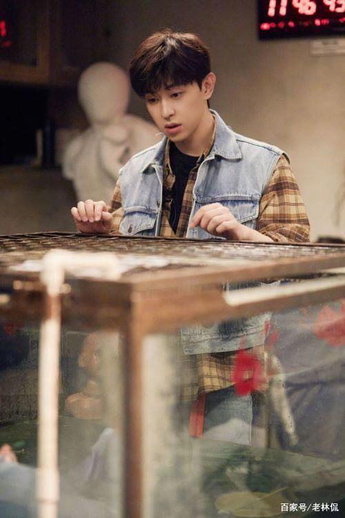 《密室大逃脱》第二季“神秘写真”何炅，张若昀，刘昊然神秘现身