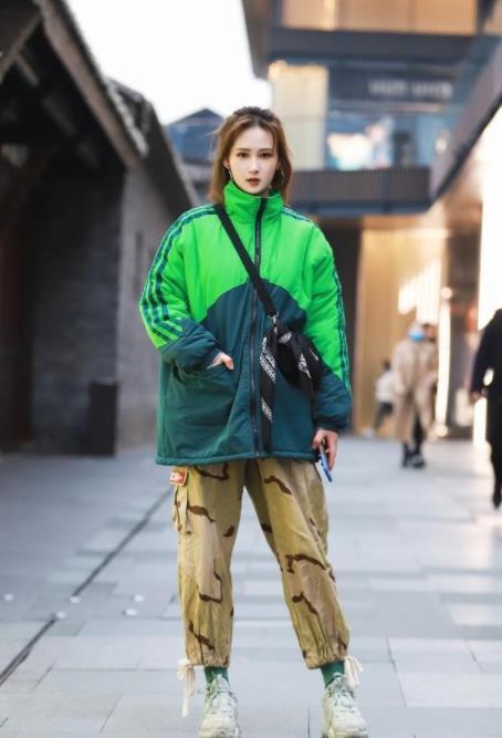 唯美|街拍:美女白皙的皮肤,清秀的脸庞,唯美的笑容很清新