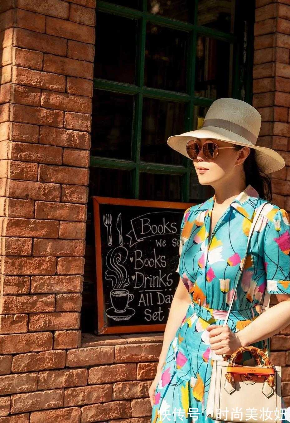 印花连衣裙|章小蕙骨子里的“贵族”气质,穿印花连衣裙优雅贵气,美翻了