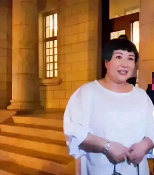 郭德綱|德云社團(tuán)綜《德云斗笑社》第二季錄制,師娘王惠現(xiàn)身,舉動(dòng)暖心