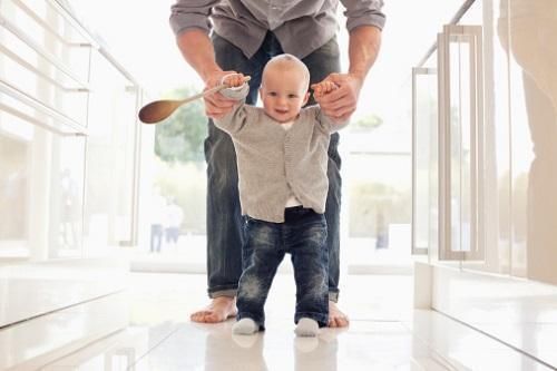宝宝|宝宝学走路 宝妈们教宝宝走路 这5个误区要避开