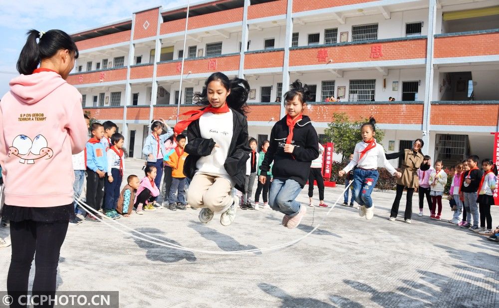 做好防疫 多地迎开学