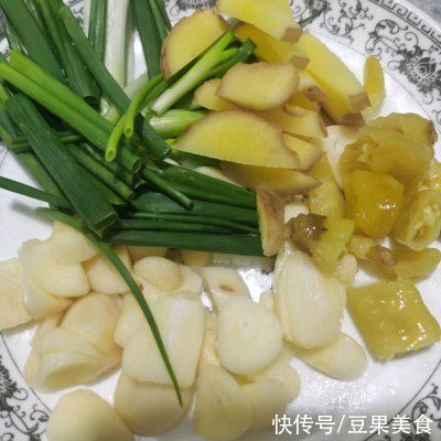 泡椒|油焖罗氏虾一出锅，方圆十里都飘香