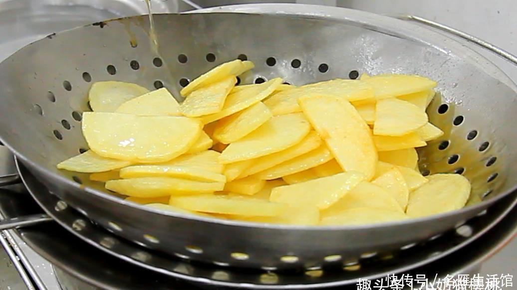 简单|每次去饭店都想吃的干锅土豆!简单操作在家也能做出饭店的味道