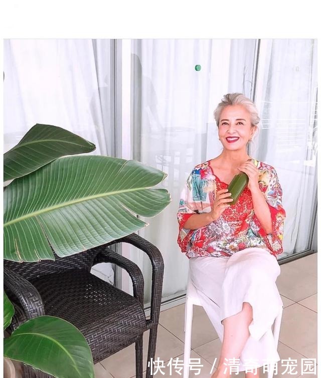 女人|60岁左右的女人,过年别再烫“大妈卷”!四款减龄发型,更好看