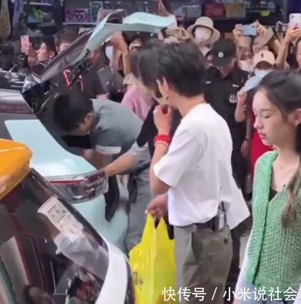 黄晓明|中餐厅龚俊遗憾缺席,180黄晓明和丁真身高差显眼,谎报可不对