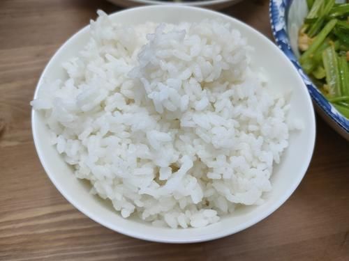 三色|母子2人的晚餐，走红朋友圈，网友：实实在在，清淡又营养