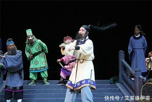 范进中举后为啥会发疯?把中举后的权力放到现代,你会比他更疯