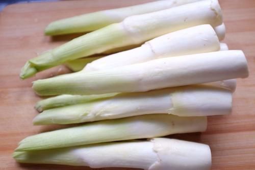 最“补钙”的不是牛奶，而是它，每天炒一盘，补钙质，孩子长个头