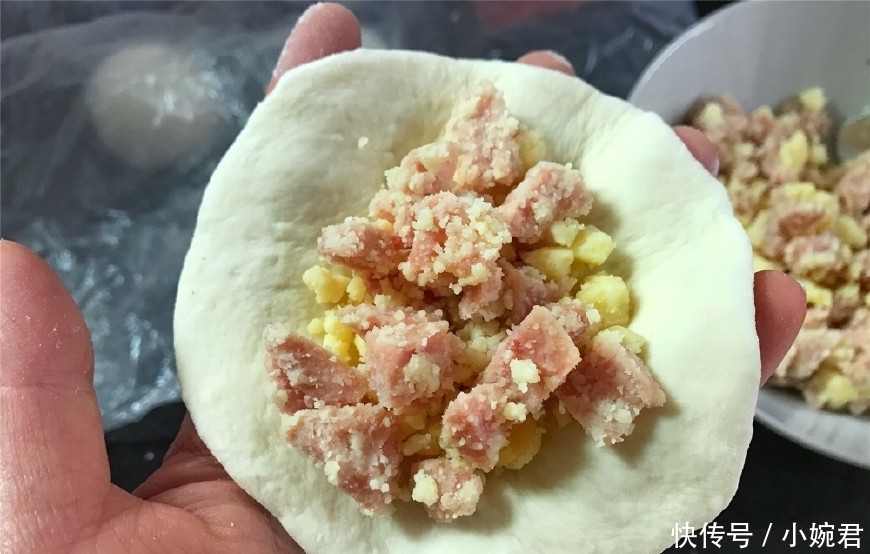 拉丝|此馅的包子你肯定没吃过,香到流口水,咬一口还拉丝,味道绝了