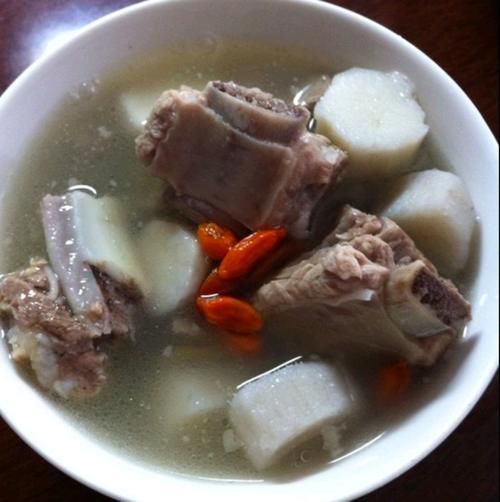 飲食|尿酸過高容易引發痛風，飲食方面多做3件事，或能幫助降低尿酸值