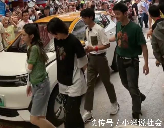 黄晓明|中餐厅龚俊遗憾缺席，180黄晓明和丁真身高差显眼，谎报可不对