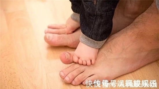 孩子|孩子光脚并不是坏事,了解这个现象,揭开其中的奥秘