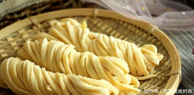 中国有名的“8碗面”,南方4碗北方3碗,剩一碗是“面中之王”