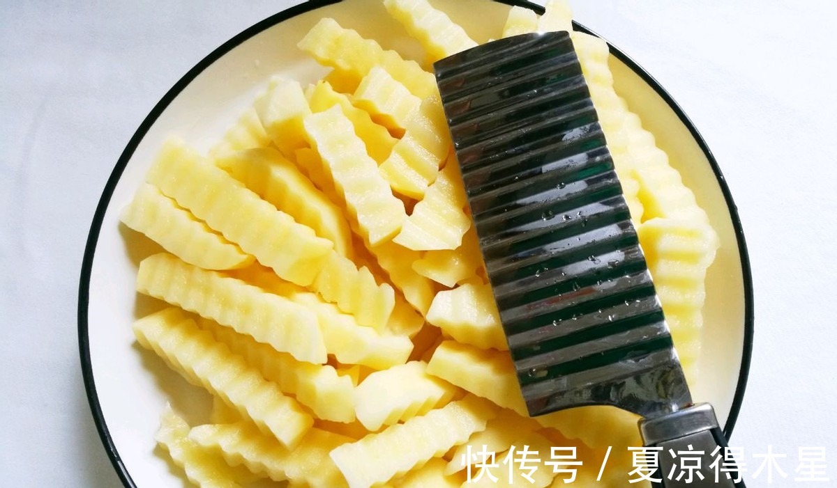 土豆条|自制凉拌狼牙土豆,比薯条还好吃,鲜香可口,大人孩子都爱吃!