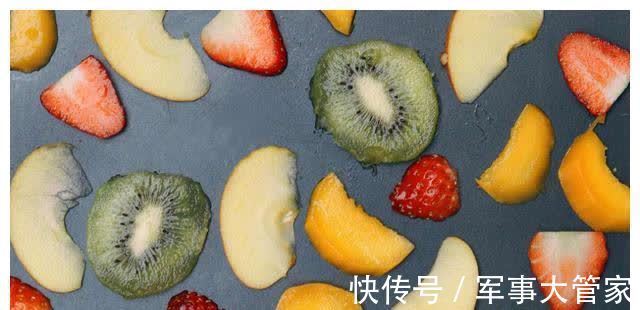 饮食习惯|三种食物或导致骨骼线提前闭合,身高发育会很吃亏,男孩影响更大