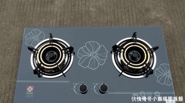 黑火|燃气灶下面2个铁片没事别乱动!听厂家一解释,才知用处这么大