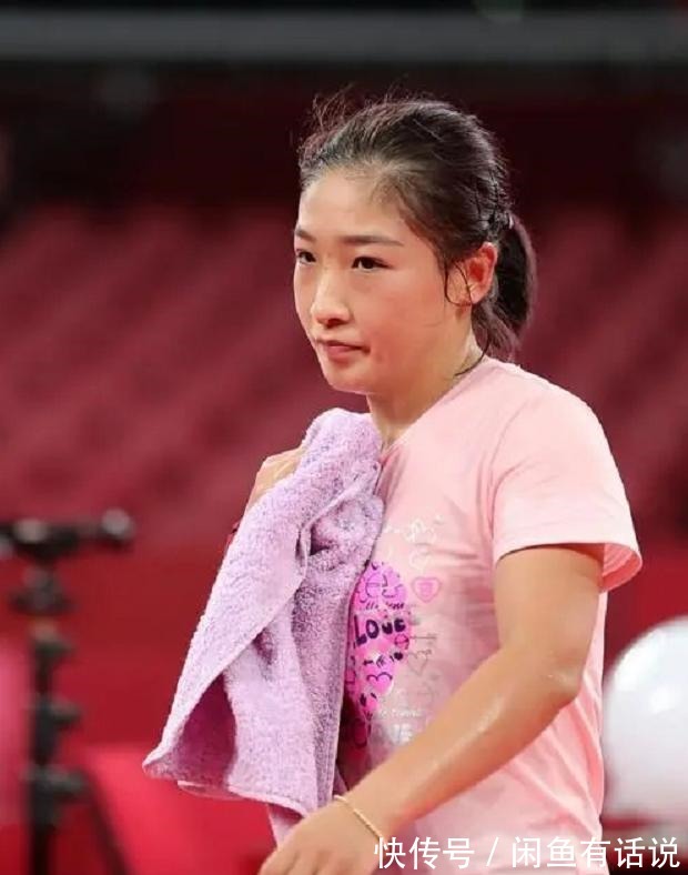 黑裤|刘诗雯错失金牌惹人心疼,私下还是时髦小姑娘,穿搭有少女甜美感