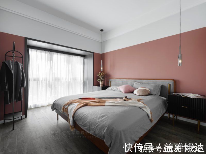 两房|年轻夫妻89㎡北欧烟粉色小家，两房并一房，拥有超大衣帽间和多功能房