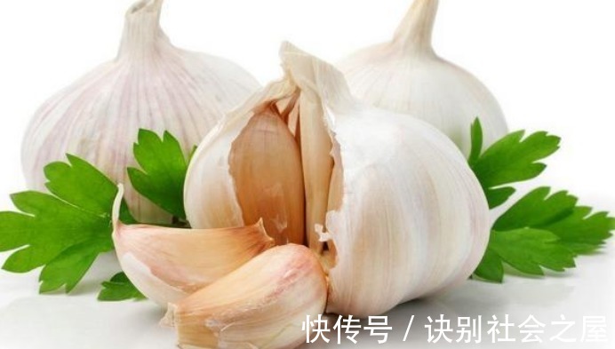 肝脏不好|肝不好的人,这4类“伤肝菜”要少吃!若你再馋可能加重肝脏负担