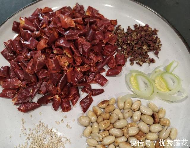 下饭|不知道吃什么试试这道辣子鸡,香辣酥脆,好吃又下饭,做法简单