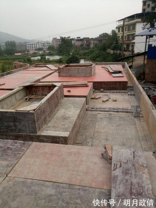 城里人|30万的农村自建别墅，山清水秀太棒了，城里人看了也羡慕